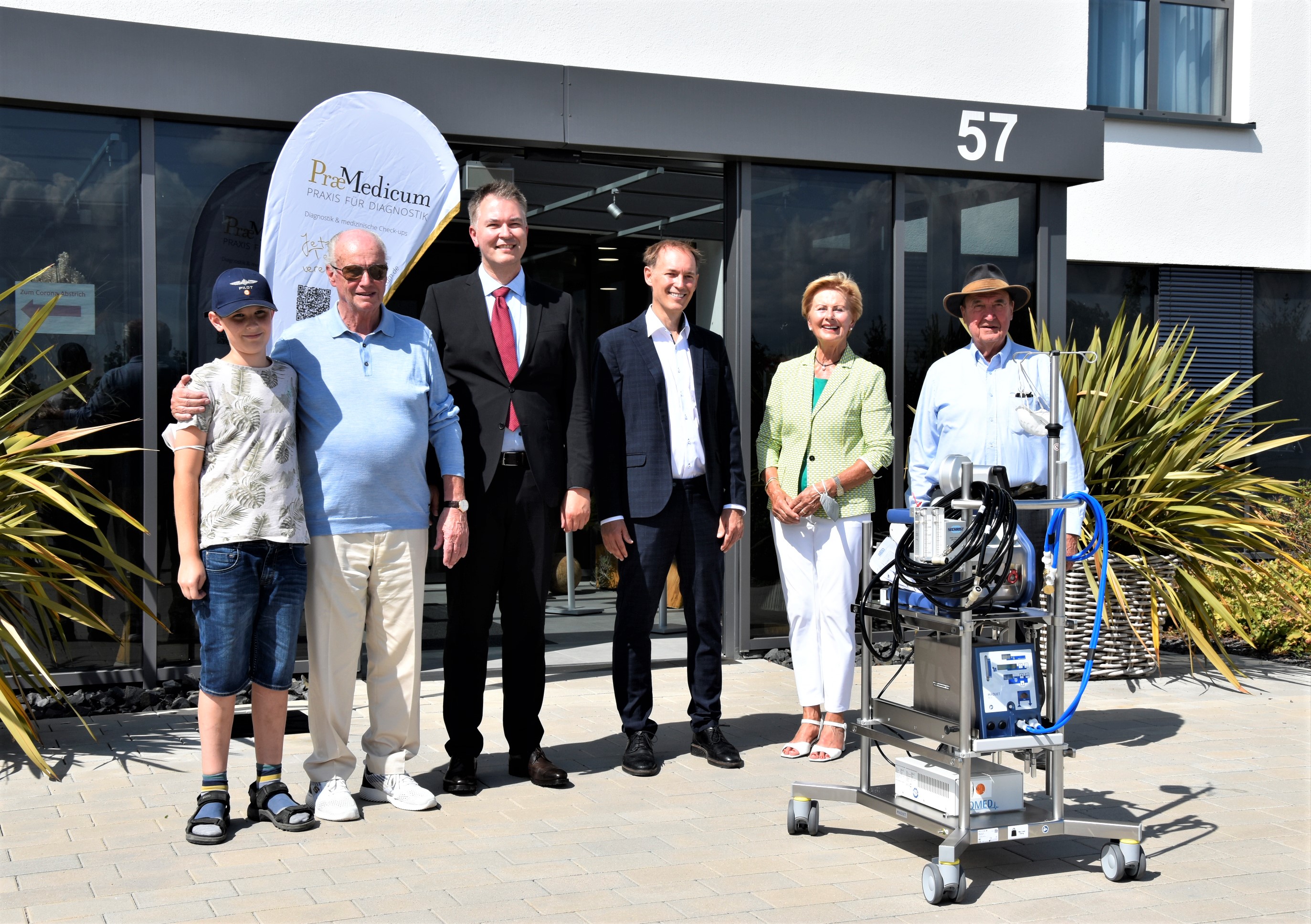 PraeMedicum: Berner Group stiftet portable Herz-Lungenmaschine Berner Group